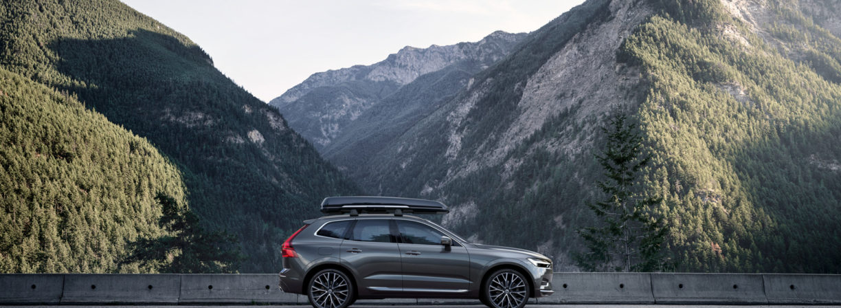 Volvo XC60 na tle gór