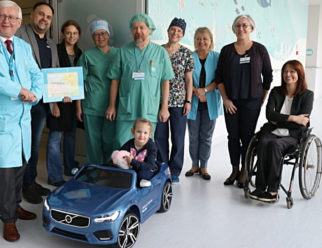 wręczenie volvo s90 w centrum zdrowia dziecka